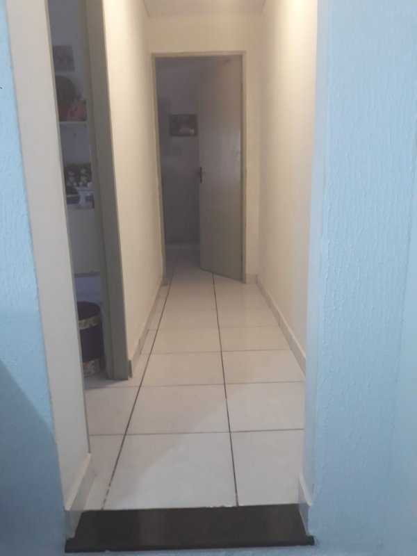 Casa à venda com 2 quartos, 180m² - Foto 2