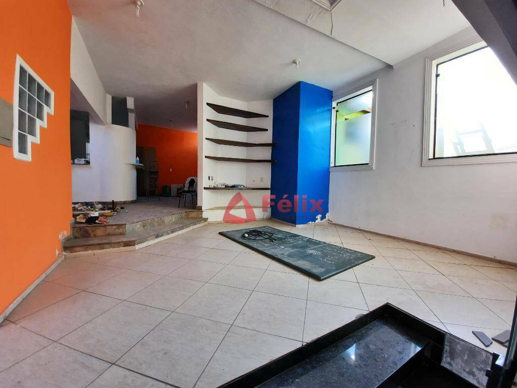 Casa à venda com 3 quartos, 300m² - Foto 13