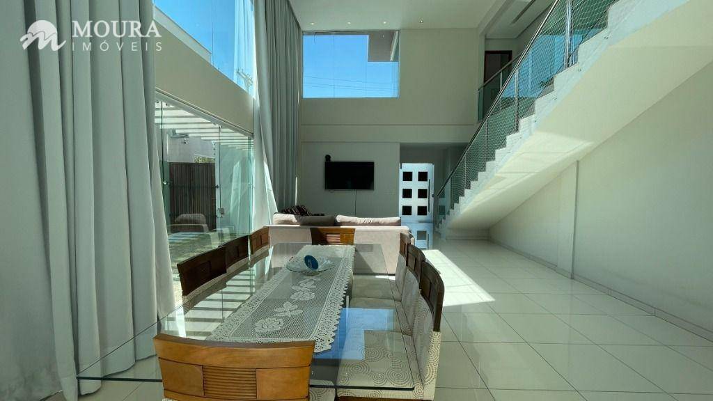 Casa de Condomínio à venda com 5 quartos, 300m² - Foto 4