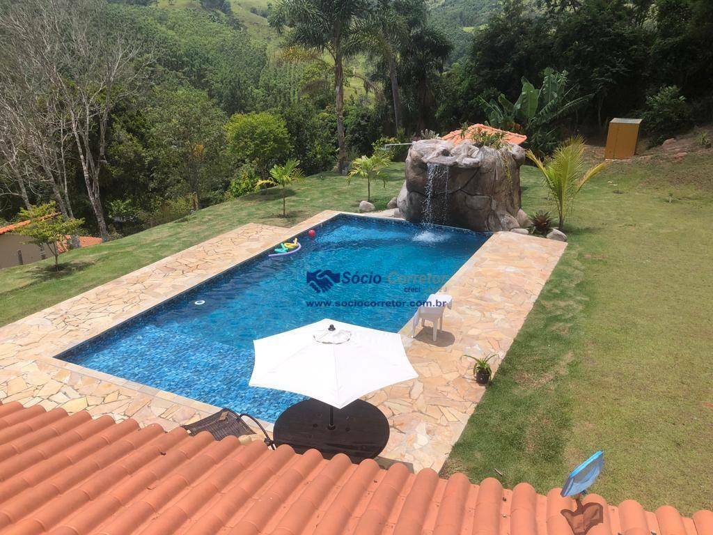 Chácara à venda com 3 quartos, 212m² - Foto 1