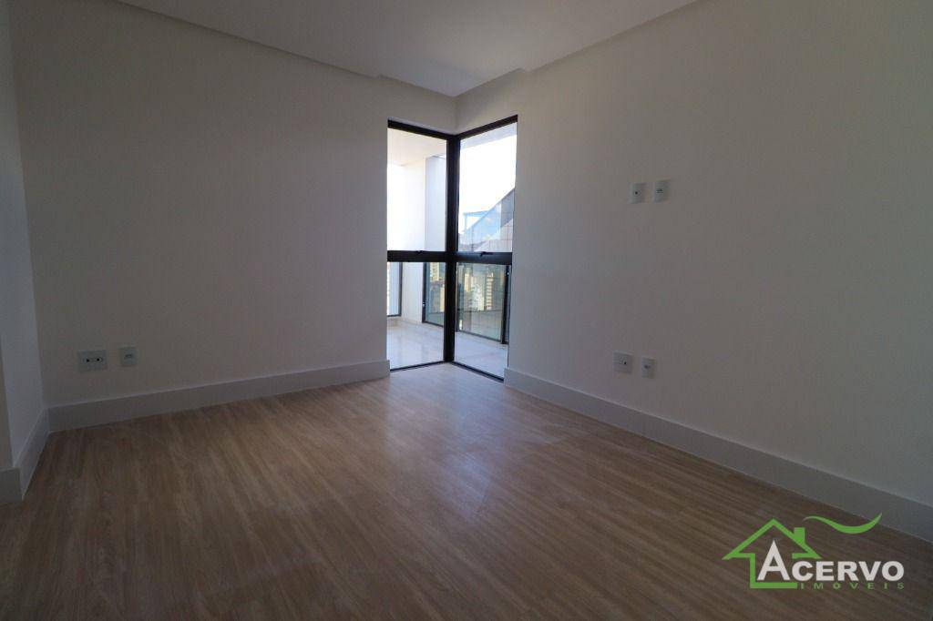 Apartamento à venda com 4 quartos, 225m² - Foto 12