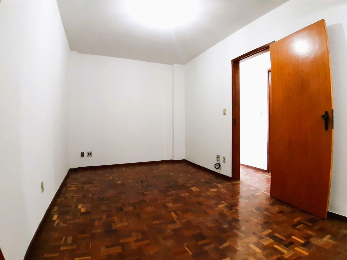 Apartamento à venda com 2 quartos, 70m² - Foto 4