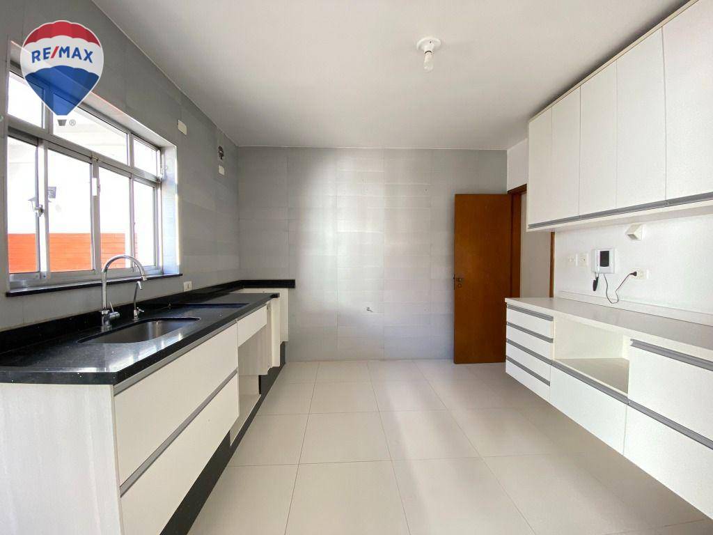 Casa para alugar com 5 quartos, 282m² - Foto 22