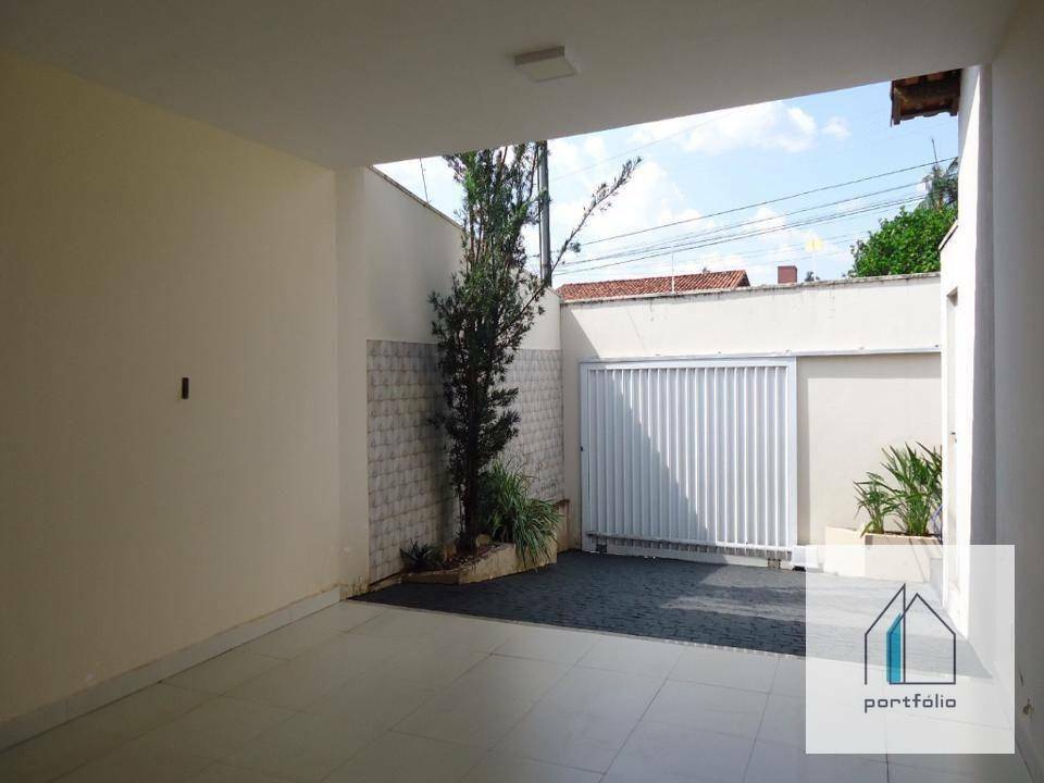 Casa à venda com 3 quartos, 178m² - Foto 3