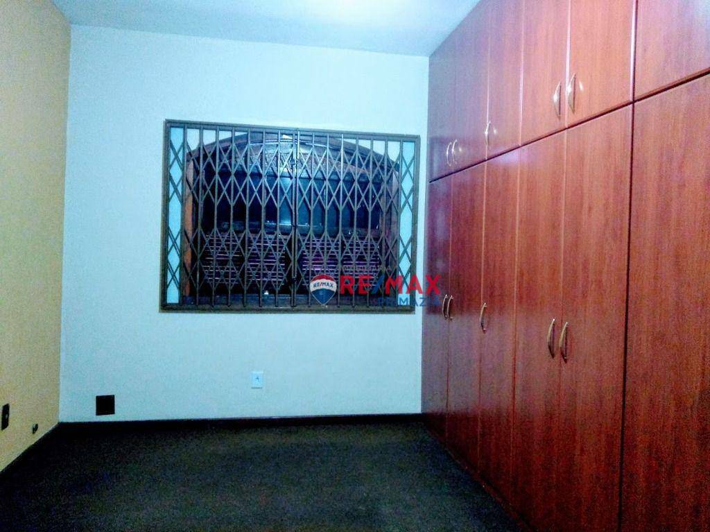 Casa à venda com 4 quartos, 240m² - Foto 29