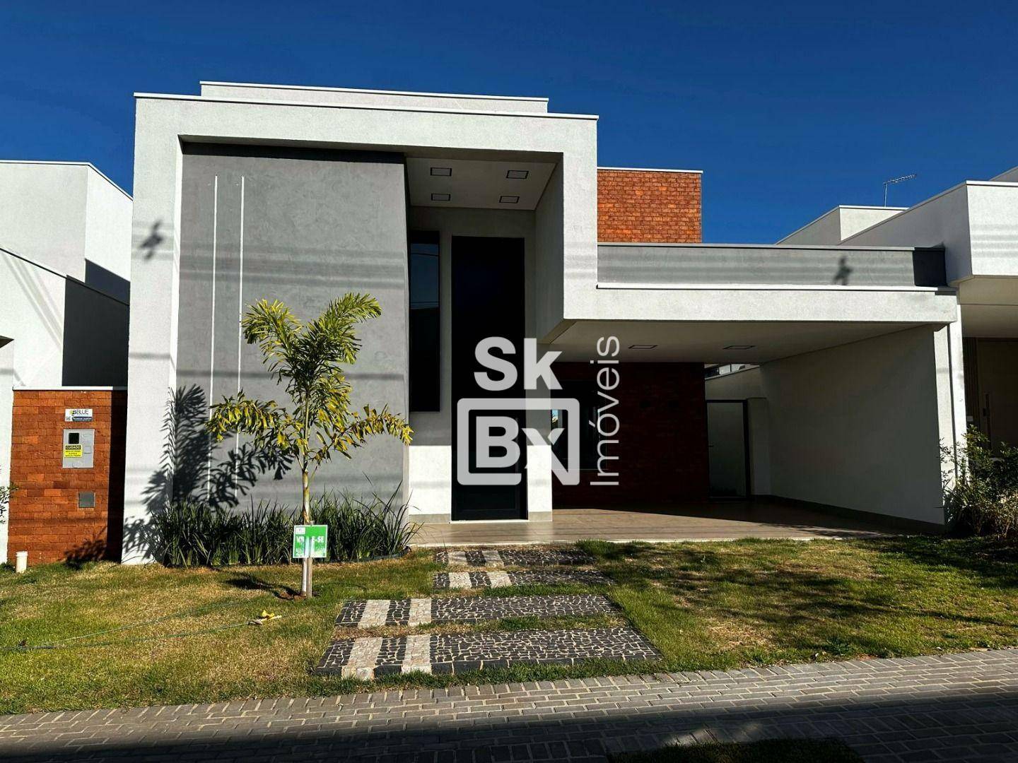 Casa de Condomínio à venda com 3 quartos, 209m² - Foto 2