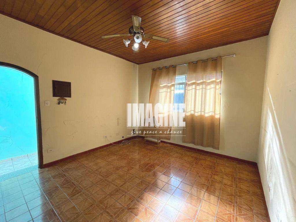 Casa para alugar com 2 quartos, 120m² - Foto 1