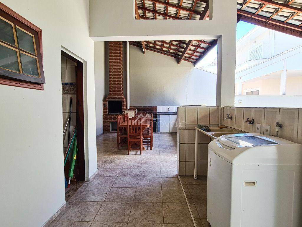 Casa de Condomínio à venda com 5 quartos, 310m² - Foto 35