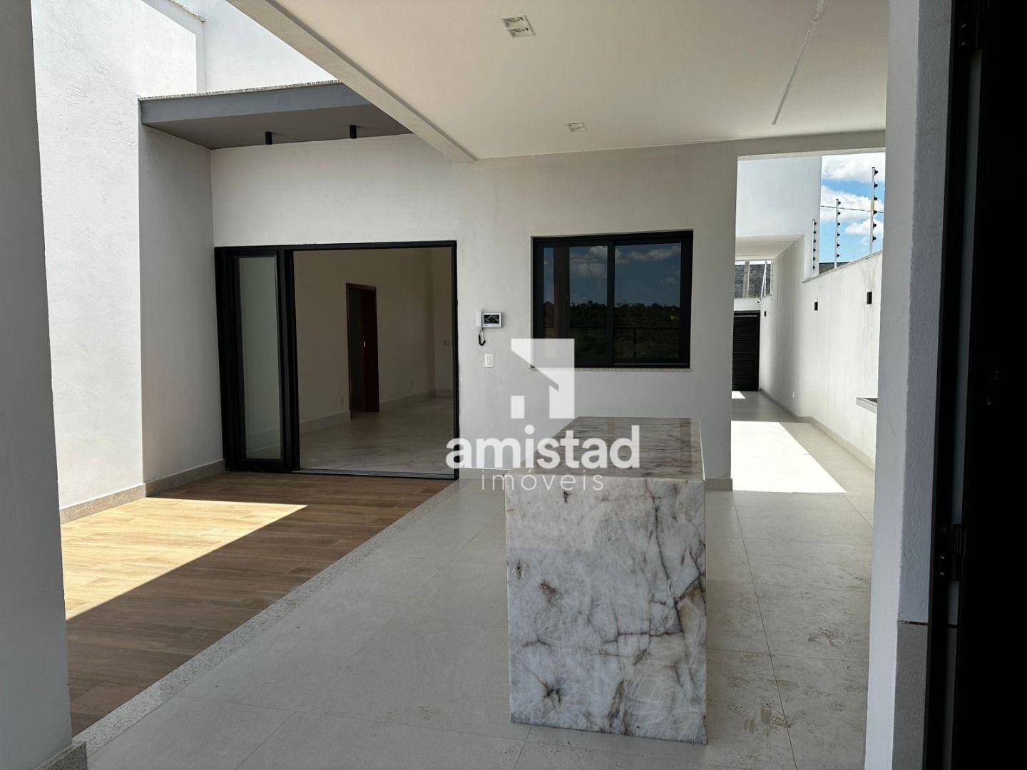 Casa à venda com 3 quartos, 218m² - Foto 4