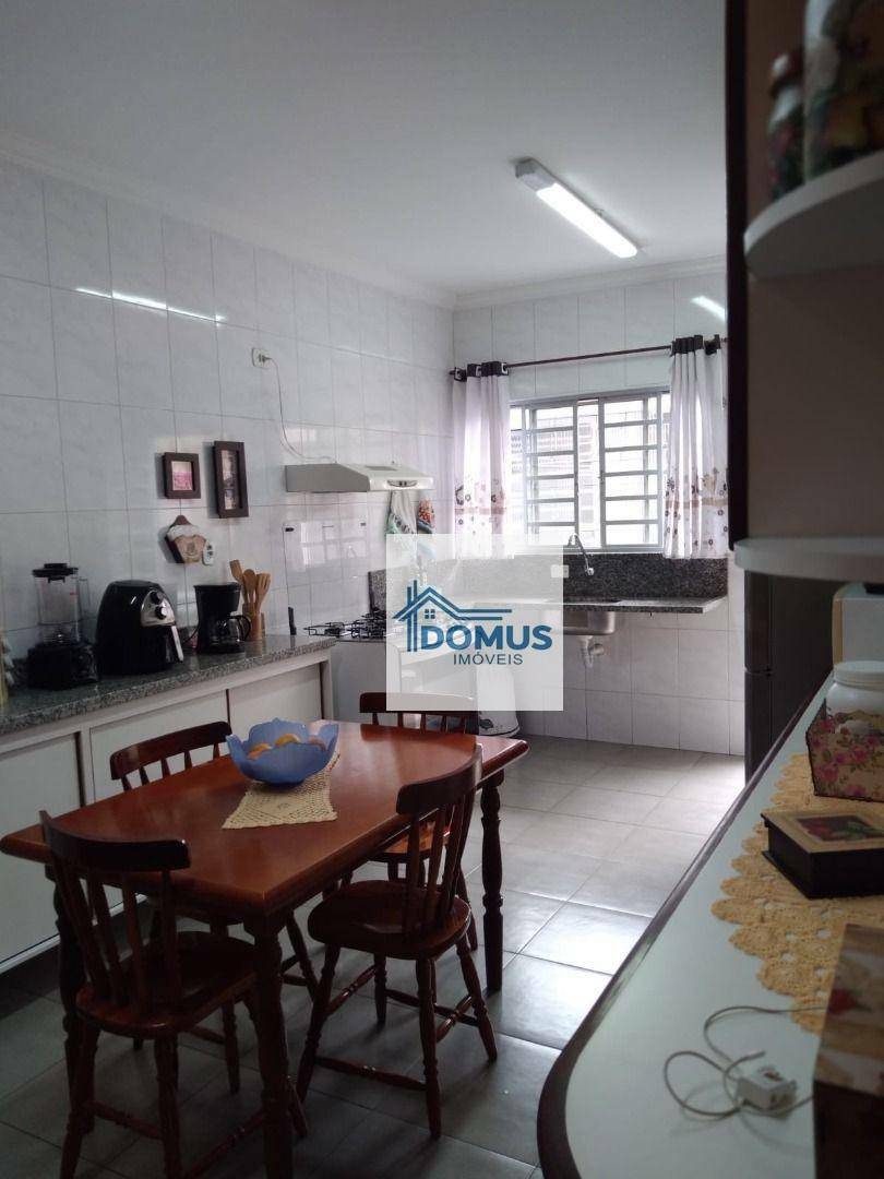 Casa à venda com 6 quartos, 232m² - Foto 3