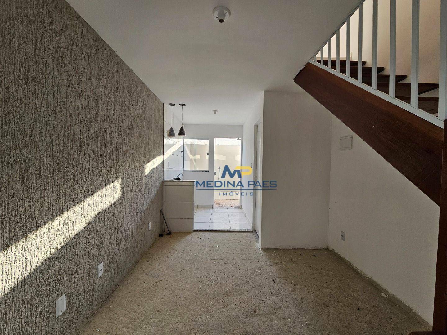 Casa à venda com 2 quartos, 55m² - Foto 2