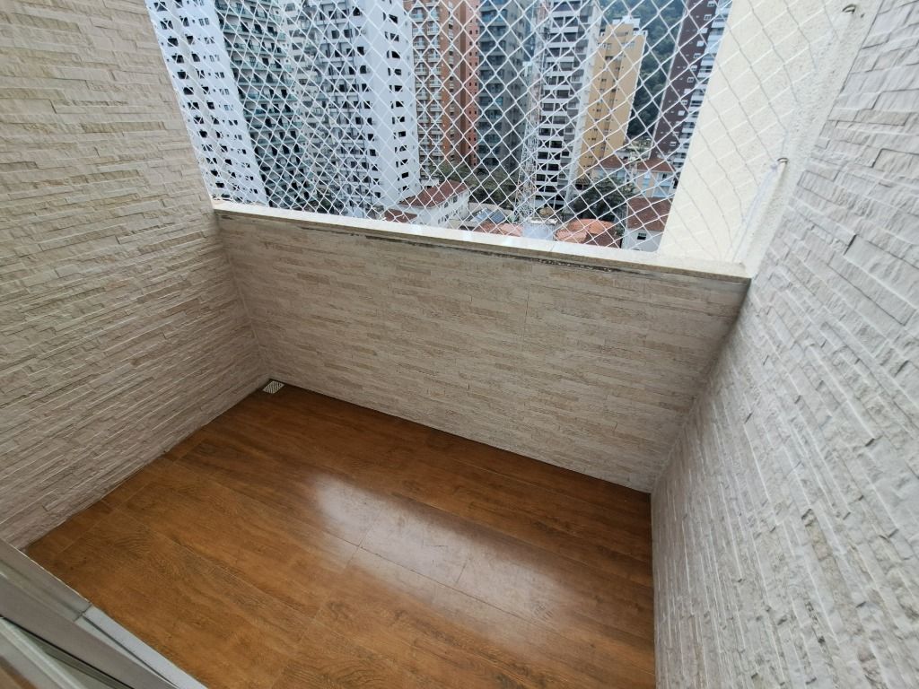 Apartamento à venda com 2 quartos, 70m² - Foto 3