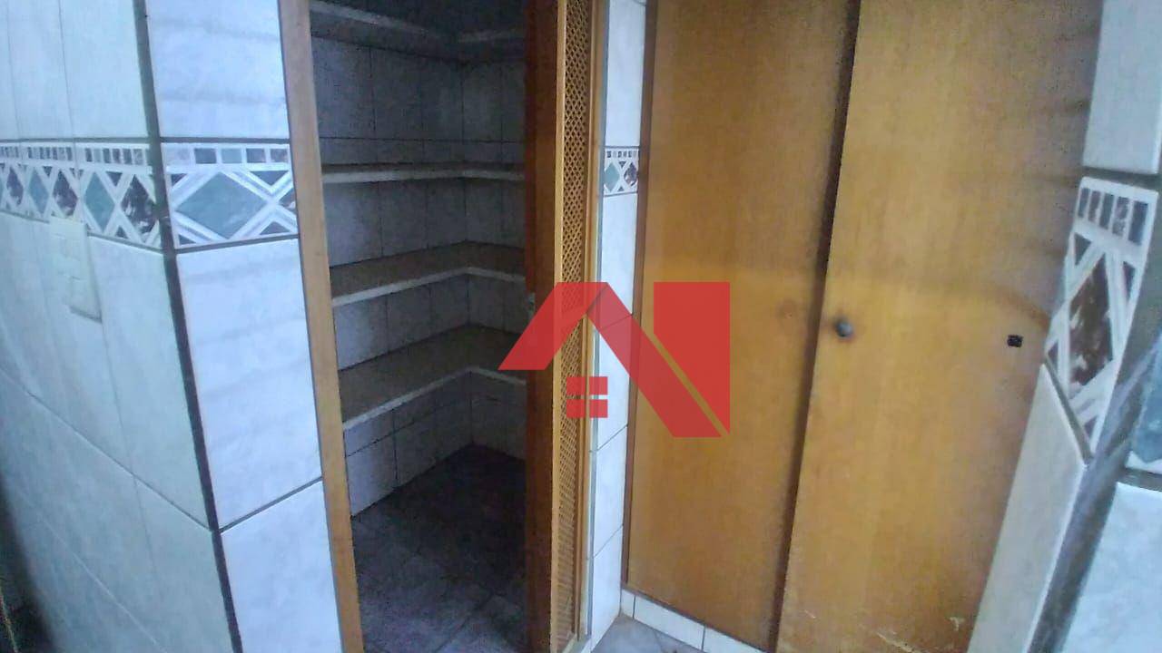 Casa à venda e aluguel com 3 quartos, 295m² - Foto 18