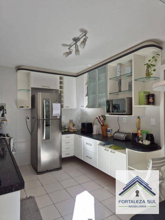 Casa de Condomínio à venda com 5 quartos, 166m² - Foto 10