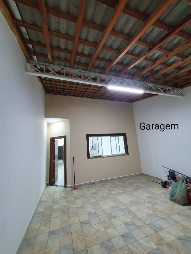 Casa à venda com 2 quartos, 125m² - Foto 1