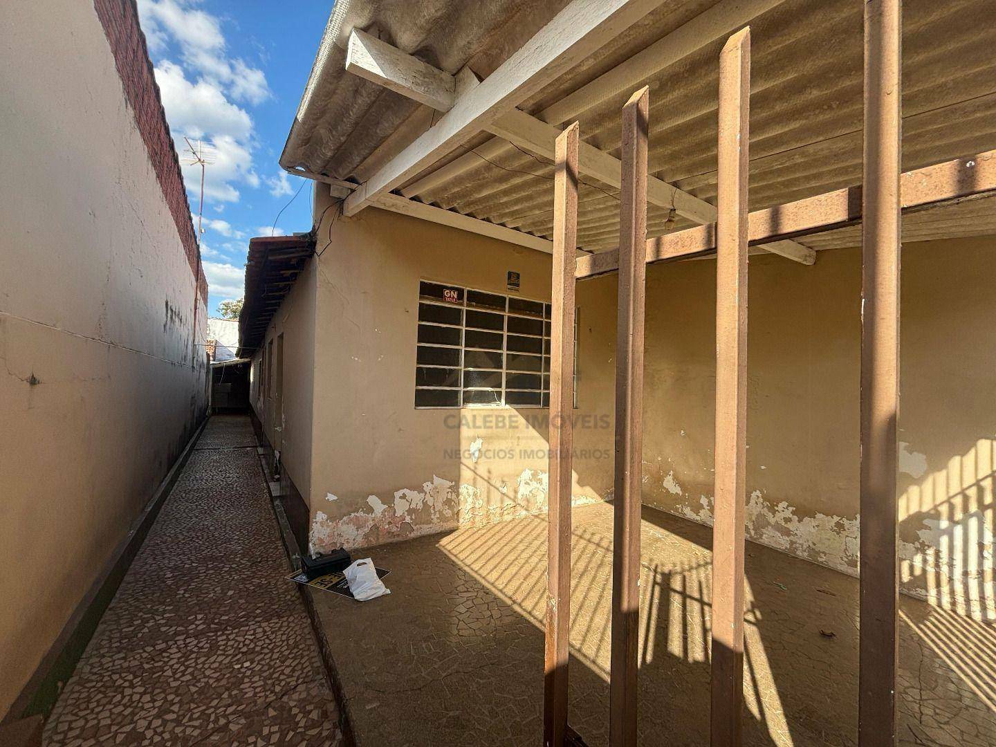 Casa à venda com 3 quartos, 66m² - Foto 2