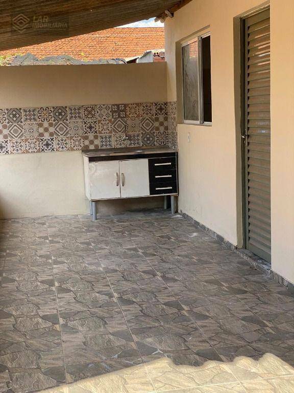 Casa para alugar com 2 quartos, 70m² - Foto 5
