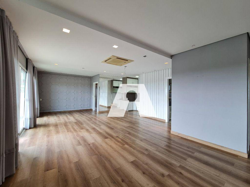 Apartamento para alugar com 3 quartos, 202m² - Foto 3