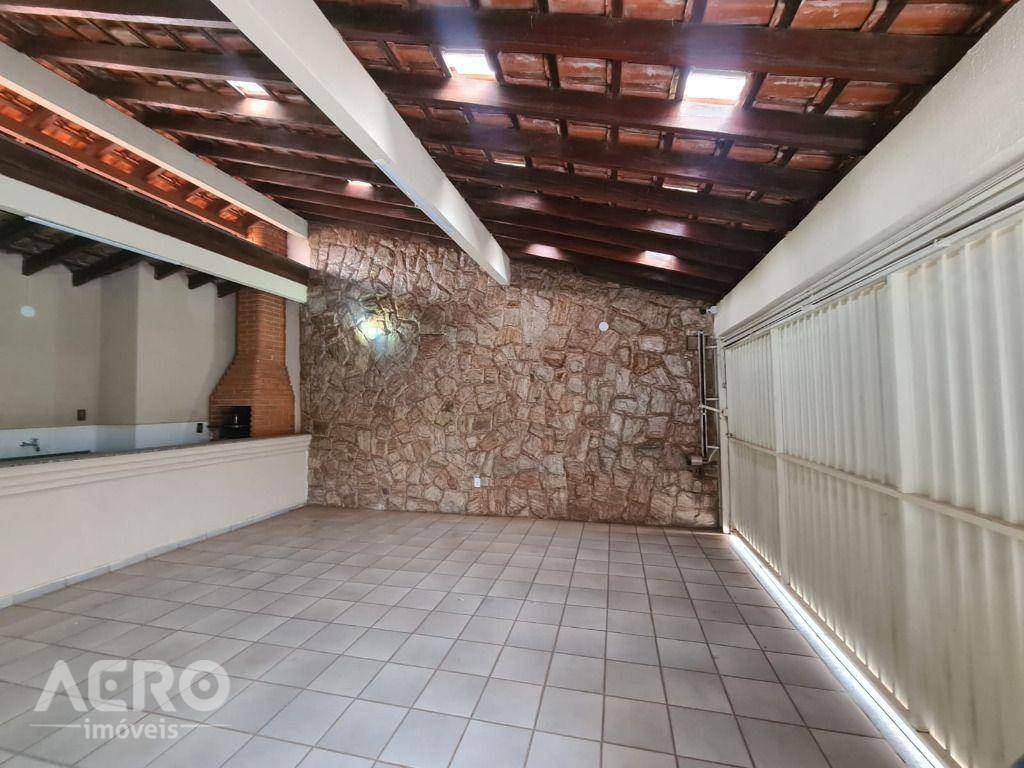 Casa à venda com 4 quartos, 220m² - Foto 27