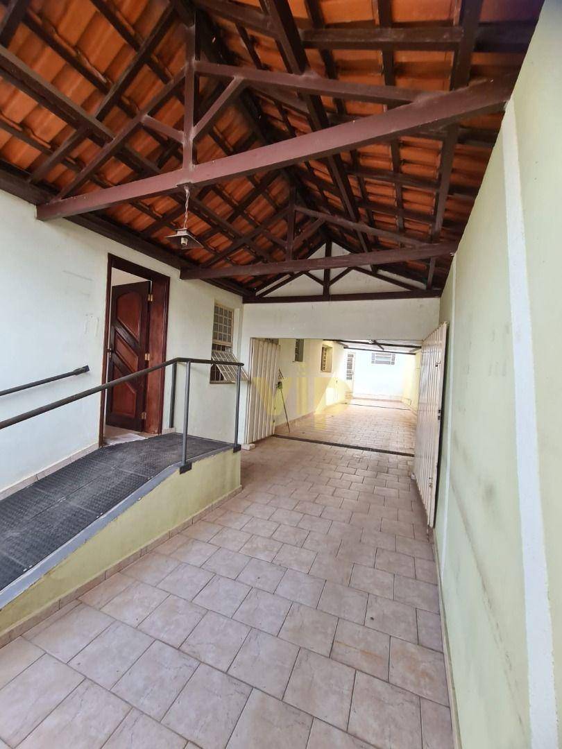 Casa à venda com 6 quartos, 270m² - Foto 2