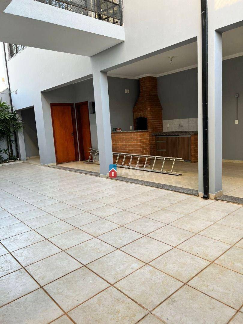 Casa para alugar com 3 quartos, 460m² - Foto 39