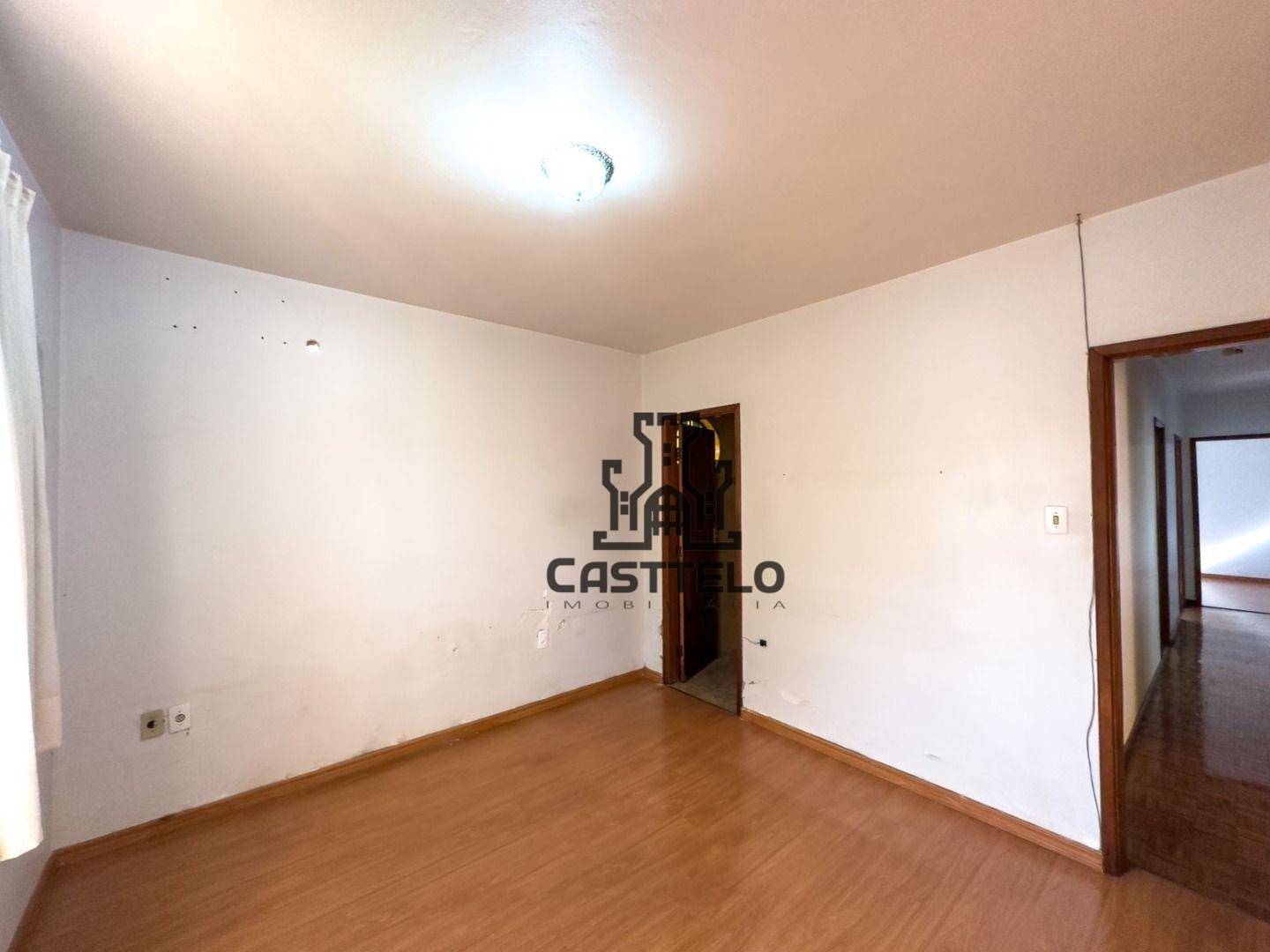 Casa à venda com 4 quartos, 220m² - Foto 9