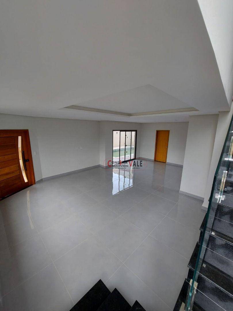 Sobrado à venda com 3 quartos, 240m² - Foto 1