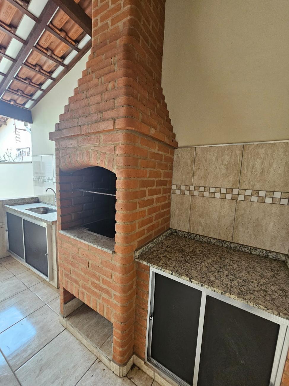 Casa à venda com 3 quartos, 190m² - Foto 1