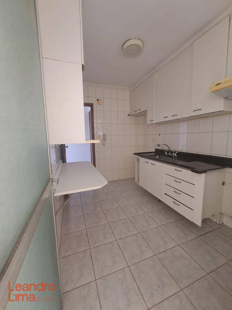 Apartamento para alugar com 3 quartos, 76m² - Foto 6