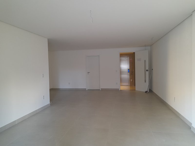 Apartamento à venda com 4 quartos, 200m² - Foto 5