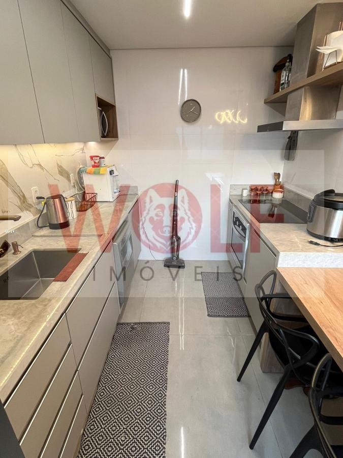 Casa à venda com 3 quartos, 340m² - Foto 4