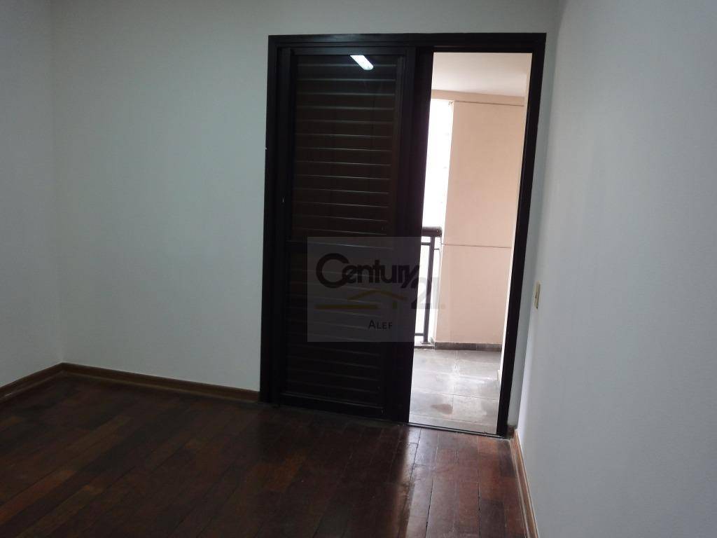 Apartamento para alugar com 3 quartos, 110m² - Foto 15