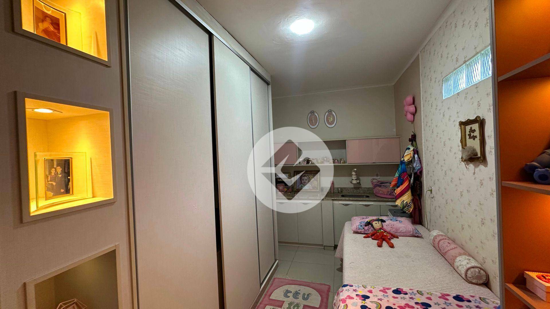 Casa à venda com 4 quartos, 335m² - Foto 11