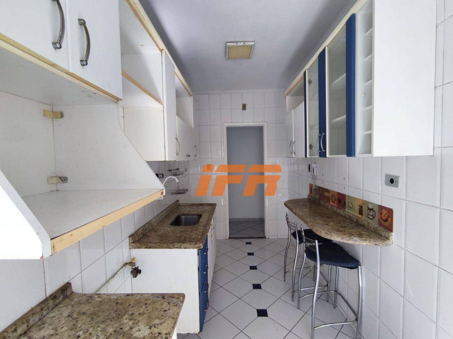 Apartamento à venda com 2 quartos, 73m² - Foto 4