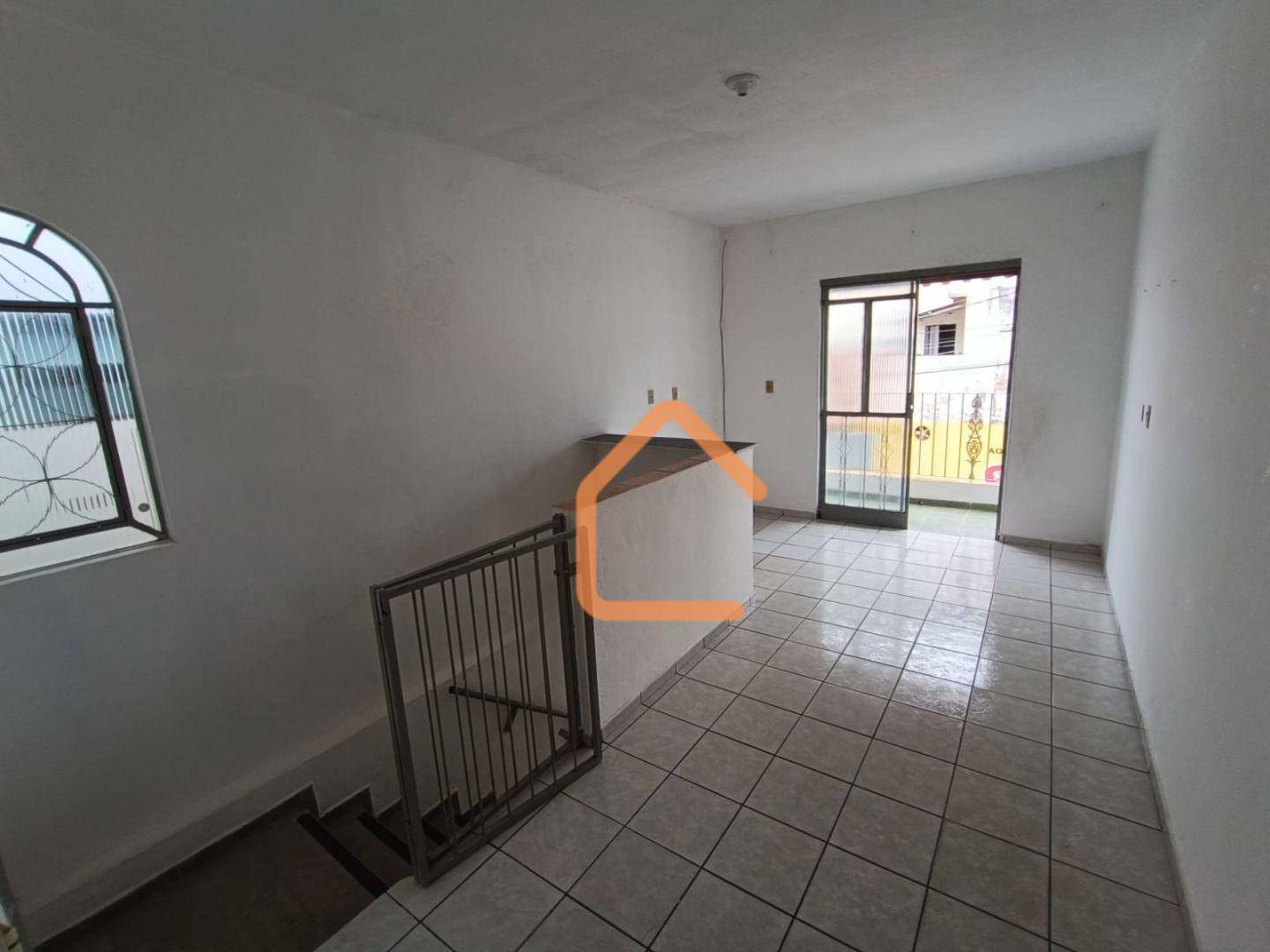 Casa para alugar com 3 quartos, 77m² - Foto 2