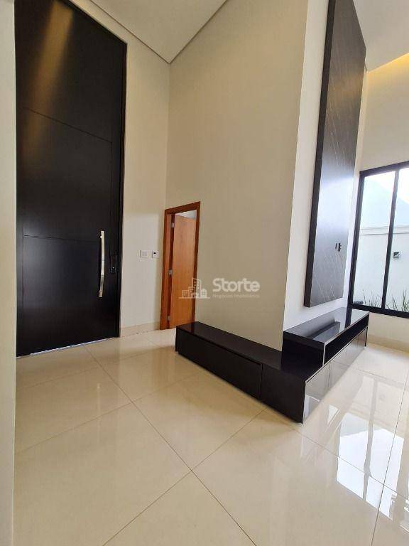 Casa de Condomínio à venda com 3 quartos, 195m² - Foto 2