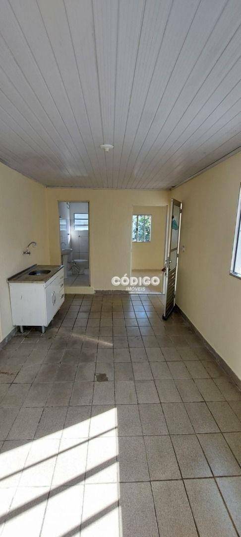 Casa para alugar com 1 quarto, 50m² - Foto 2