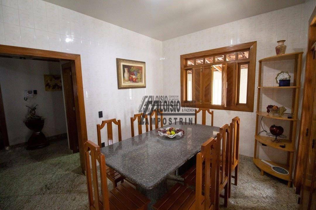 Casa à venda com 4 quartos, 250m² - Foto 5