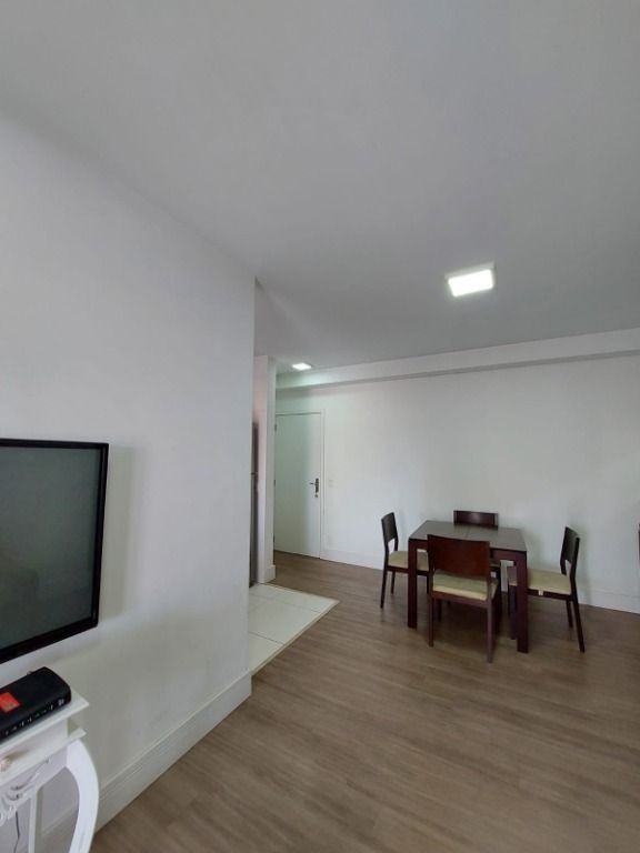 Apartamento à venda com 2 quartos, 76m² - Foto 3