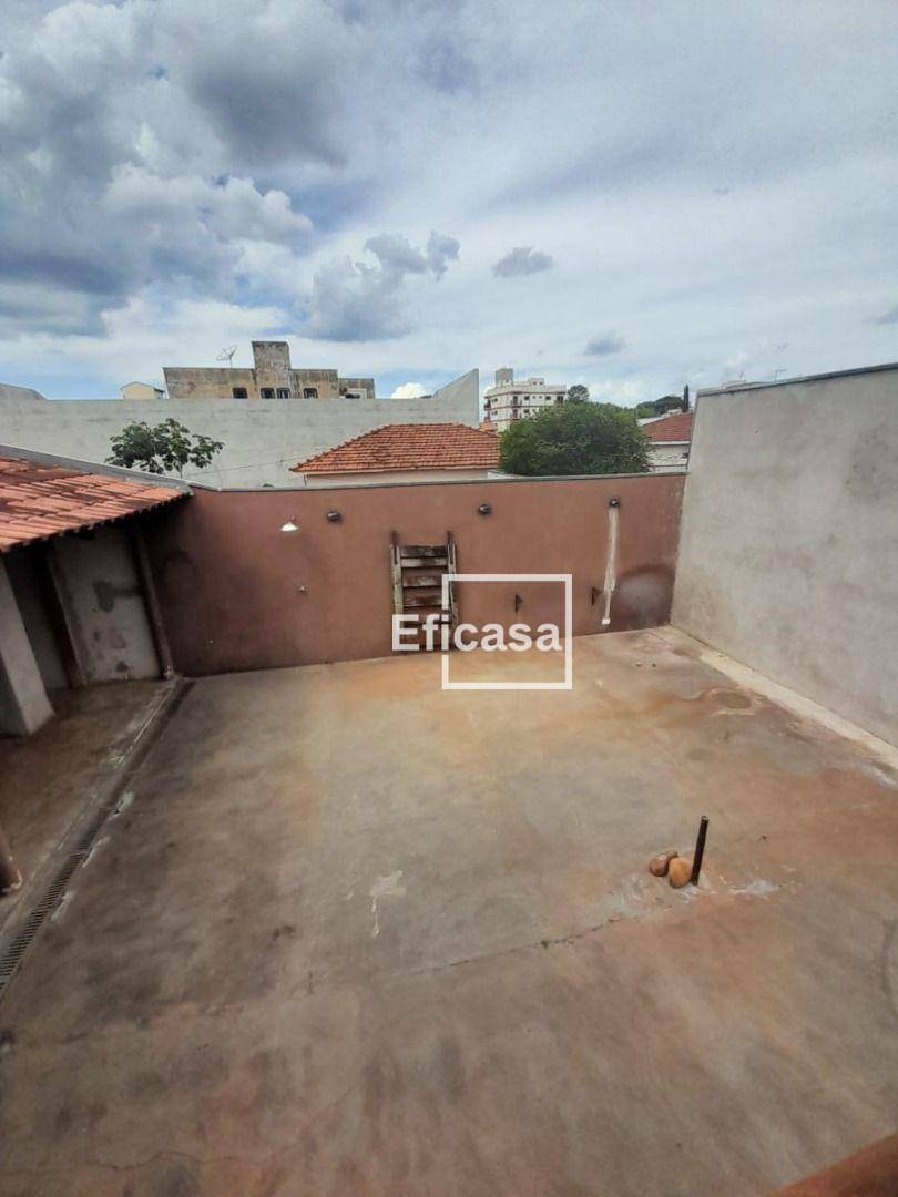 Casa à venda com 2 quartos, 230m² - Foto 8