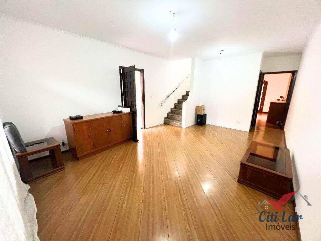 Sobrado à venda com 3 quartos, 207m² - Foto 1