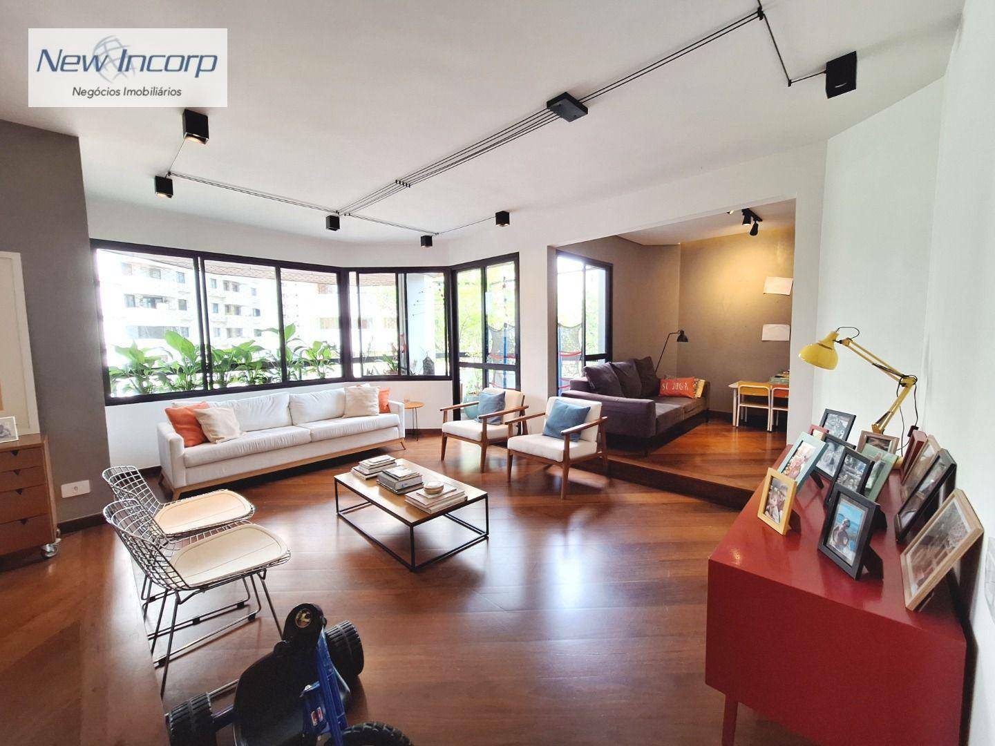 Apartamento à venda com 4 quartos, 138m² - Foto 2