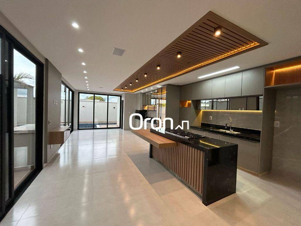 Casa de Condomínio à venda com 4 quartos, 210m² - Foto 1