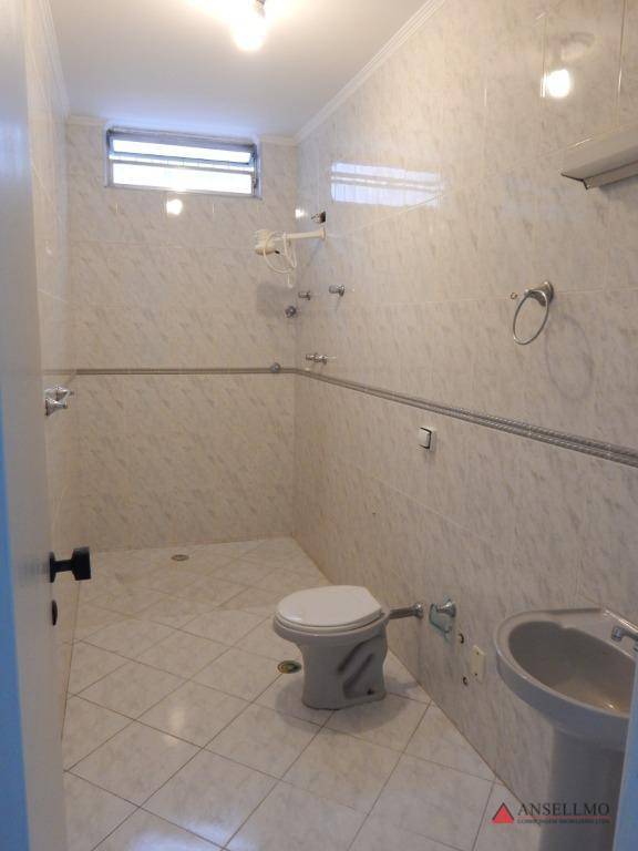 Casa para alugar com 4 quartos, 270m² - Foto 12