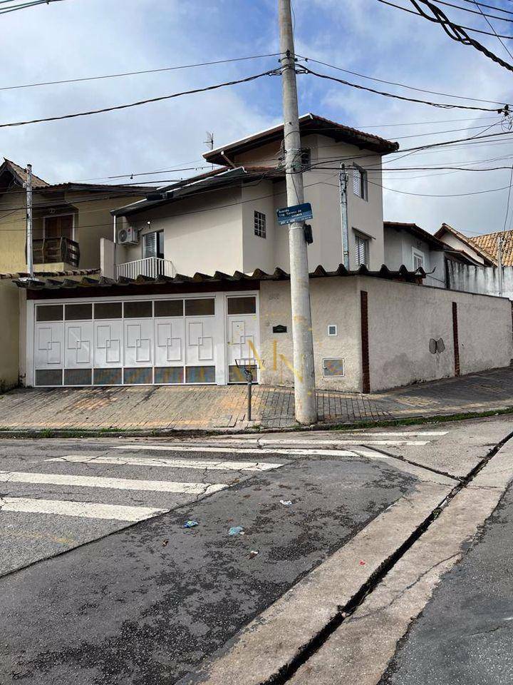 Sobrado à venda com 3 quartos, 200m² - Foto 2