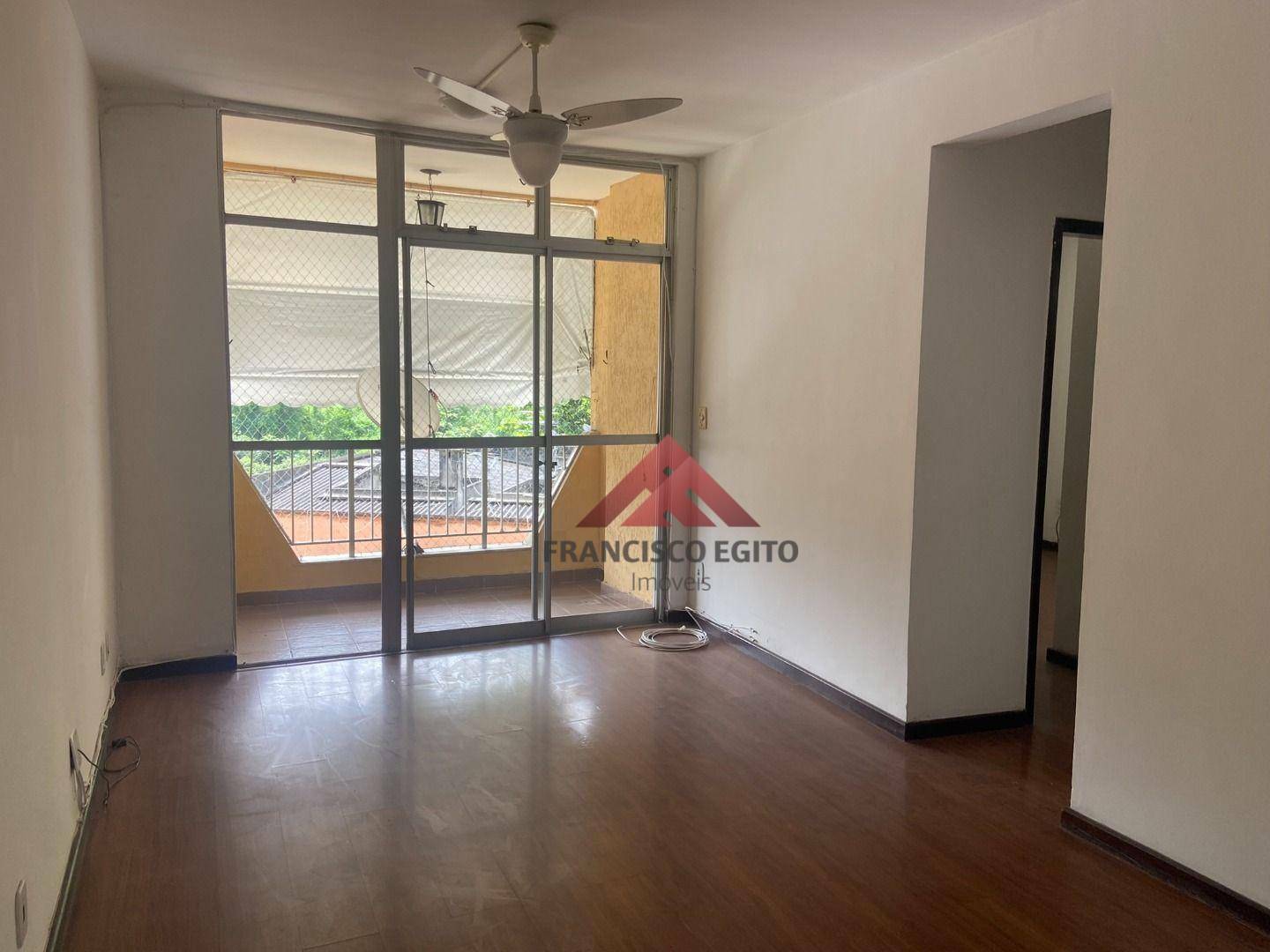 Apartamento à venda com 2 quartos, 60m² - Foto 2