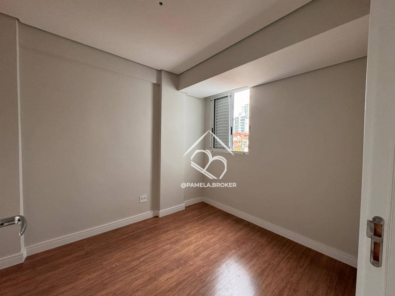 Apartamento à venda com 3 quartos, 97m² - Foto 2