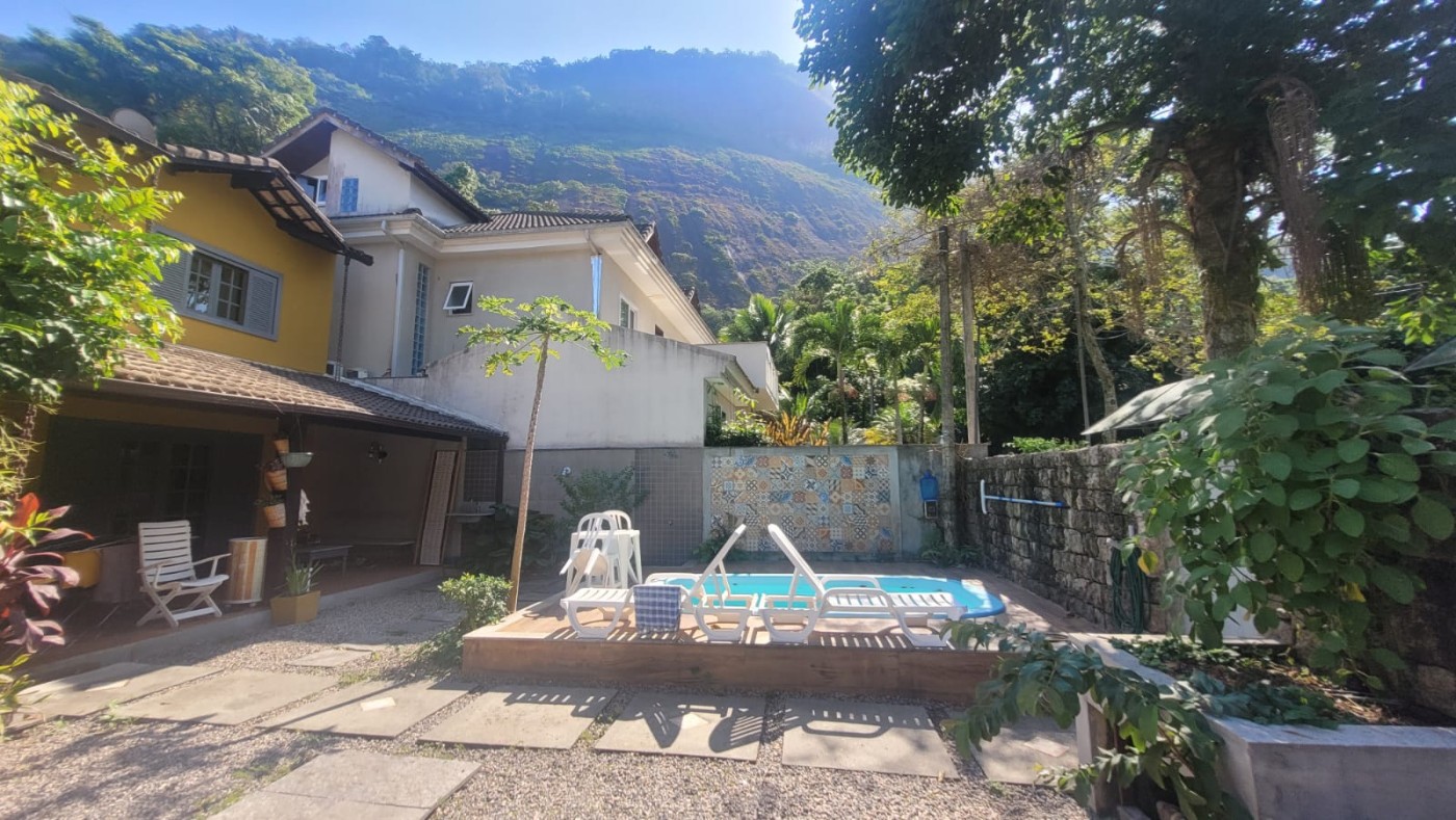 Casa de Condomínio à venda com 4 quartos, 290m² - Foto 2