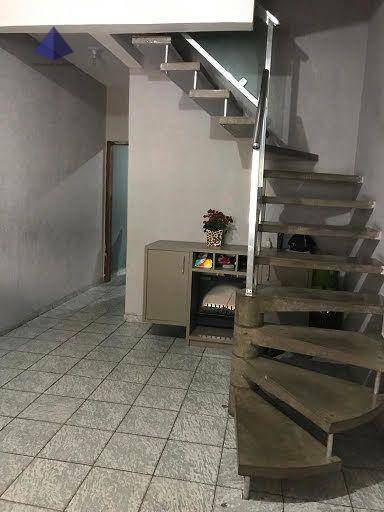 Sobrado à venda com 3 quartos, 220m² - Foto 1