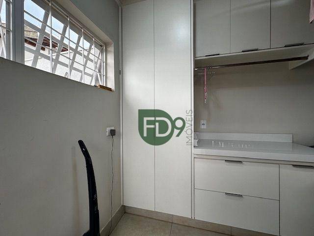 Casa à venda com 3 quartos, 310m² - Foto 52